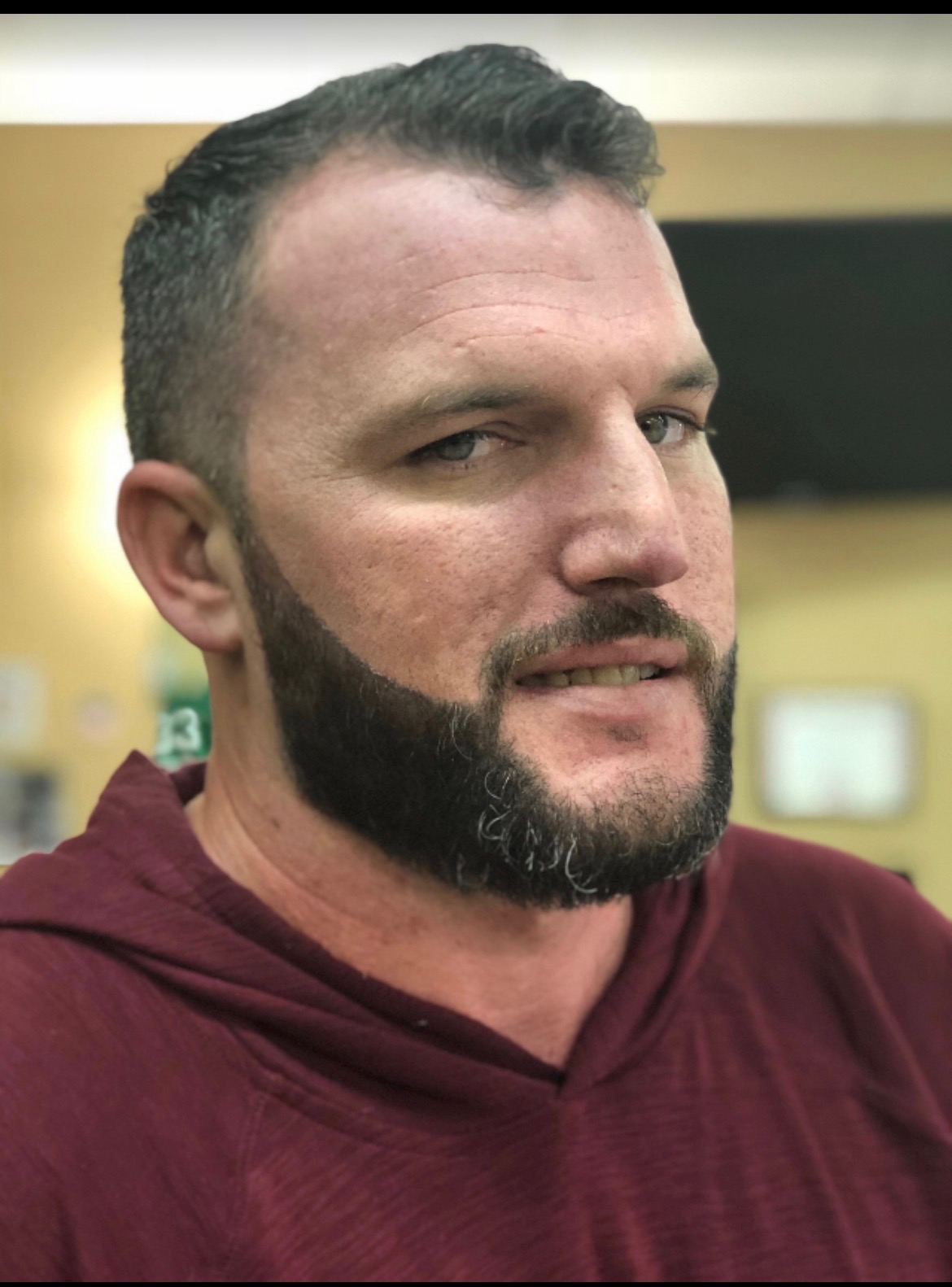Classic cut with full beard shaping
